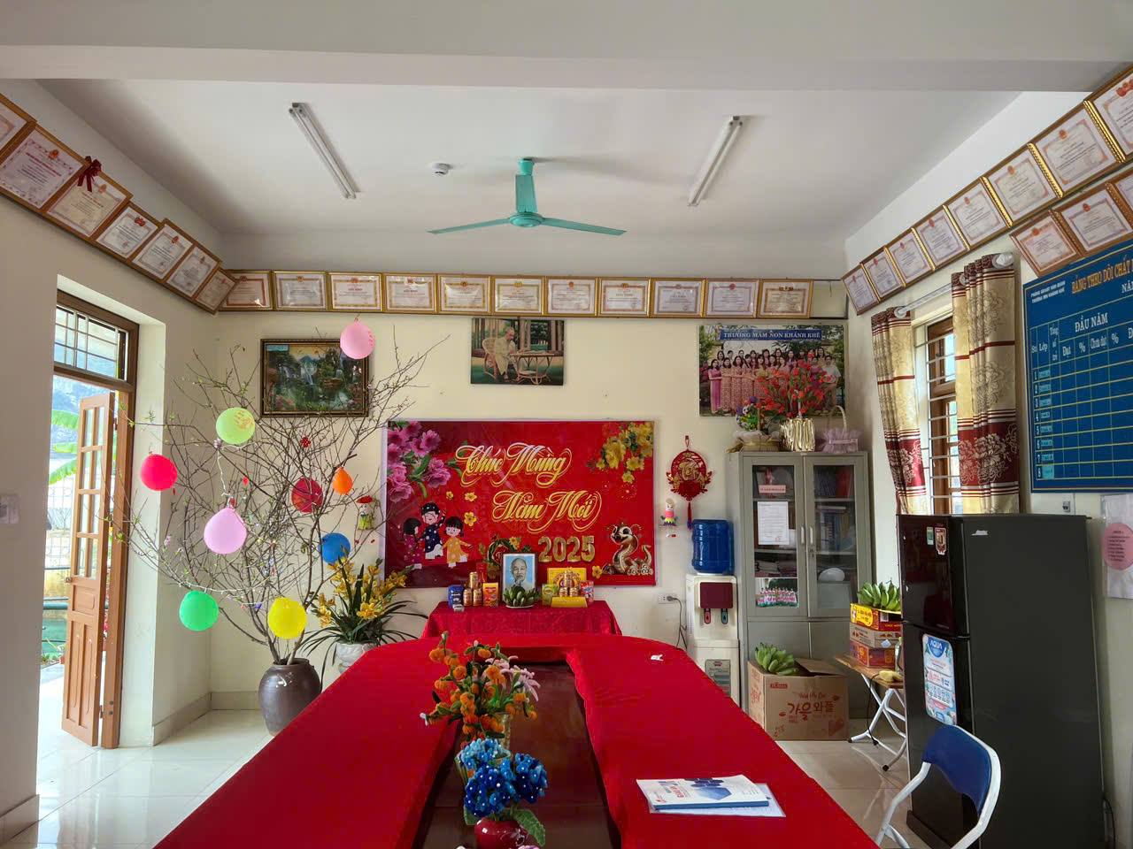 Ảnh trực tết và trồng cây đầu xuân