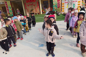 TRƯỜNG MẦM NON KHÁNH KHÊ TỔ CHỨC DÂNG HƯƠNG TRI ÂN CÁC ANH HÙNG LIỆT SĨ TẠI BIA TƯỞNG NIỆM Ở ĐỊA PHƯƠNG