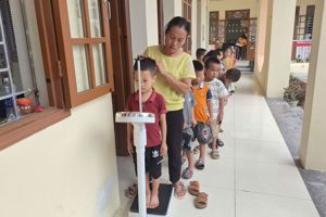 TRƯỜNG MẦM NON KHÁNH KHÊ PHỐI HỢP VỚI TRẠM Y TẾ XÃ TỔ CHỨC KHÁM SỨC KHỎE ĐỊNH KỲ LẦN 1 CHO TRẺ MẪU GIÁO NĂM HỌC 2025-2026